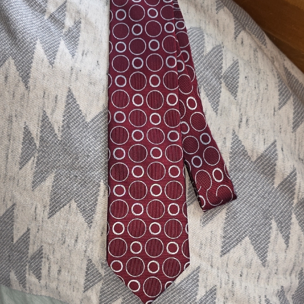BLACK Saks Fifth Avenue Maroon Tie with White Circle Pattern - Picture 5 of 6